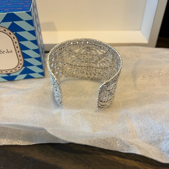 Thea Lace Cuff - Picture 2 of 5